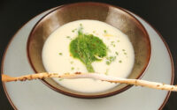 Velouté d'asperges - écume chlorophylle - raviole de scampi